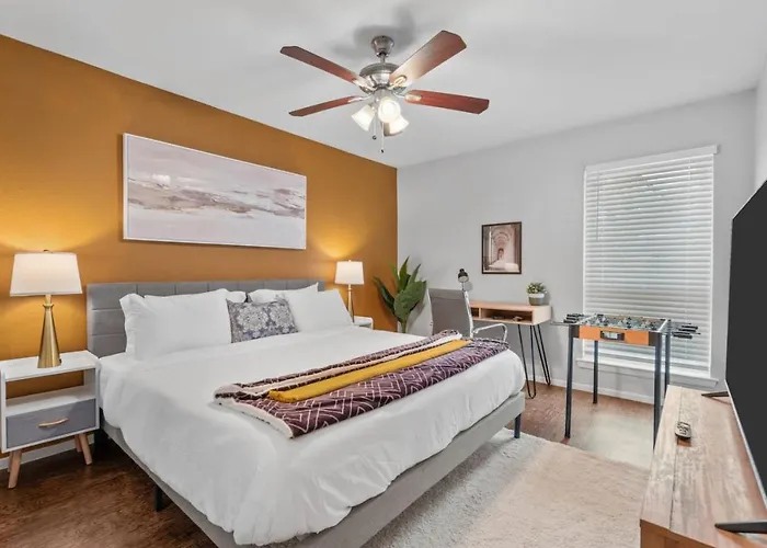 Intimate 2bd Tcu Walkable Apartment *