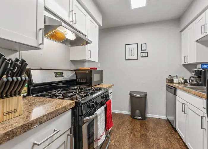 Intimate 2bd Tcu Walkable *