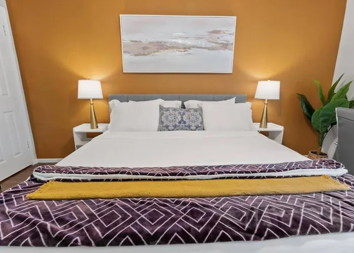 Intimate 2bd Tcu Walkable Apartment
